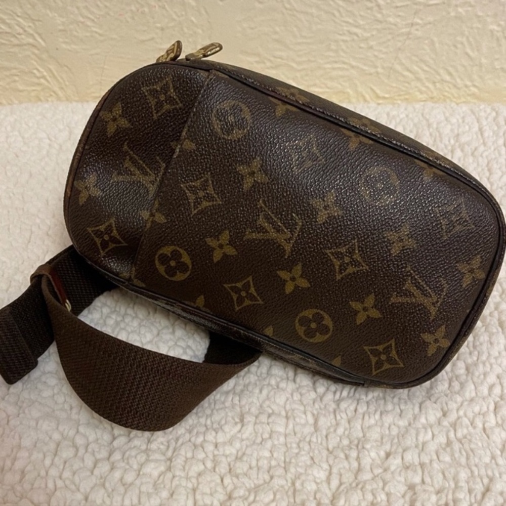 Louis Vuitton Crossbody bag